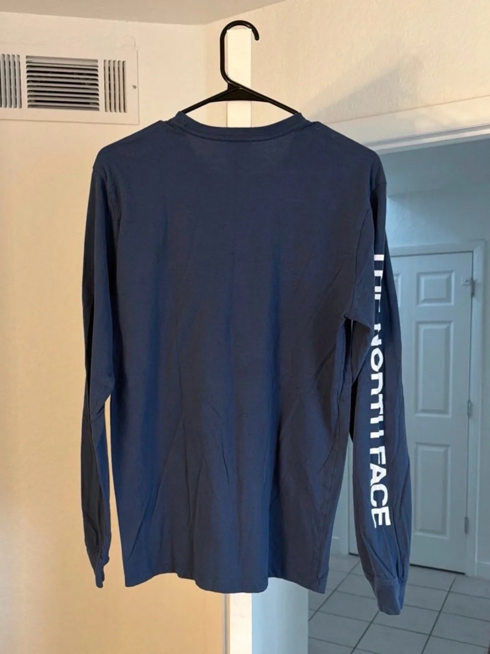 The North Face Long Sleeve Shirt. Men’s Size Small
